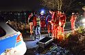 Einsatz BF Koeln PKW im Rhein Mondorf Hersel P033